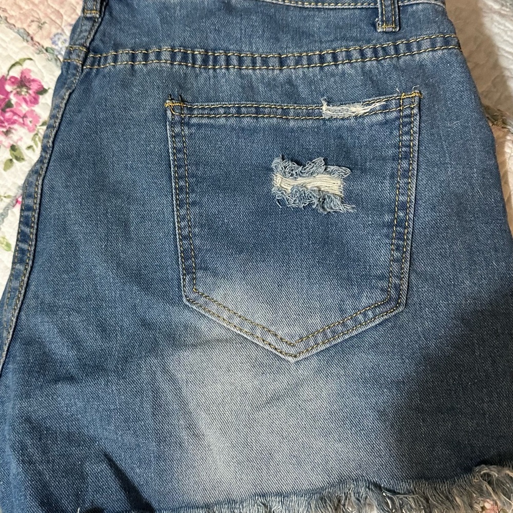Size XL fits like size 6-8 Brand new never worn